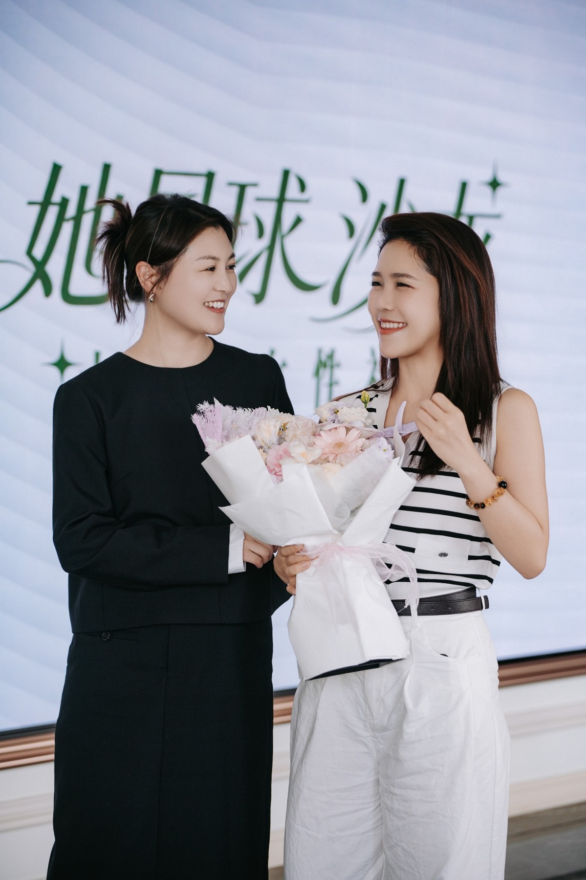 她星球活动中周一念与嘉宾交流